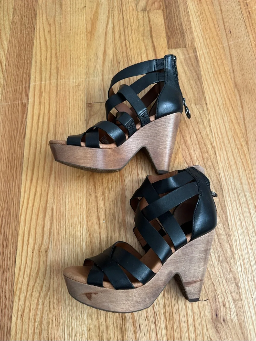 Lucky Brand size 6 Black Strappy Leather Platform Sandals